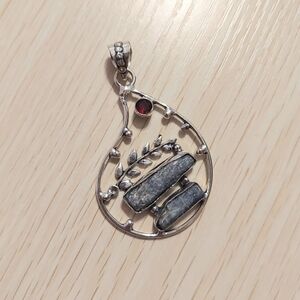 925 Sterling Silver Tear Drop Pendant; Leaf Motif, Red Garnet, Gray Raw Cabochon